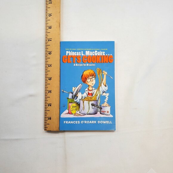 Phineas L. MacGuire Gets Cooking A Recipe For Disaster by Frances O'Roark Dowell - Picture 5 of 5